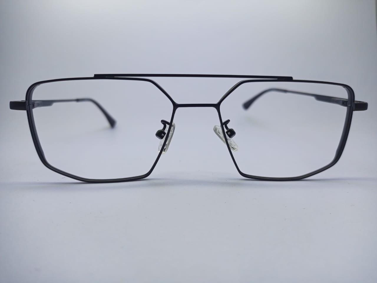 Sleek aviator - Side View